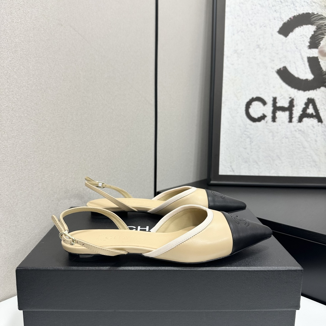 샤넬(CHANEL) 메탈 버클 레더 샌들 신발