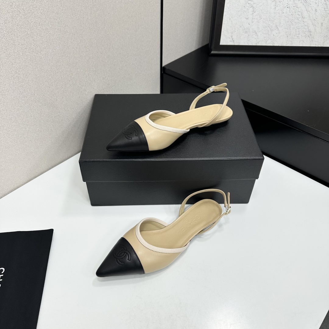 샤넬(CHANEL) 메탈 버클 레더 샌들 신발