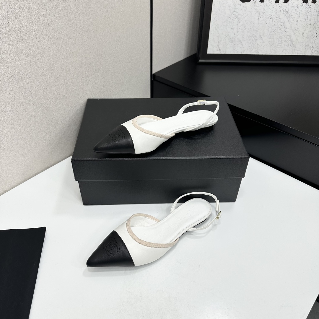 샤넬(CHANEL) 메탈 버클 레더 샌들 신발