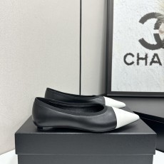 샤넬(CHANEL) 메탈 버클 레더 플랫슈즈 신발