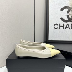 샤넬(CHANEL) 메탈 버클 레더 플랫슈즈 신발