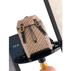 Dior CD 디올 제트(Jett) 백팩 - 조나단 앤더슨(Jonathan Anderson) 데뷔 컬렉션 가방