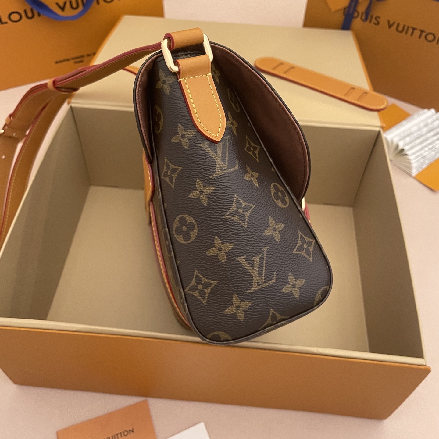 LV 루이비통 크리스토퍼(Christopher) 메신저 백 크로스백 가방