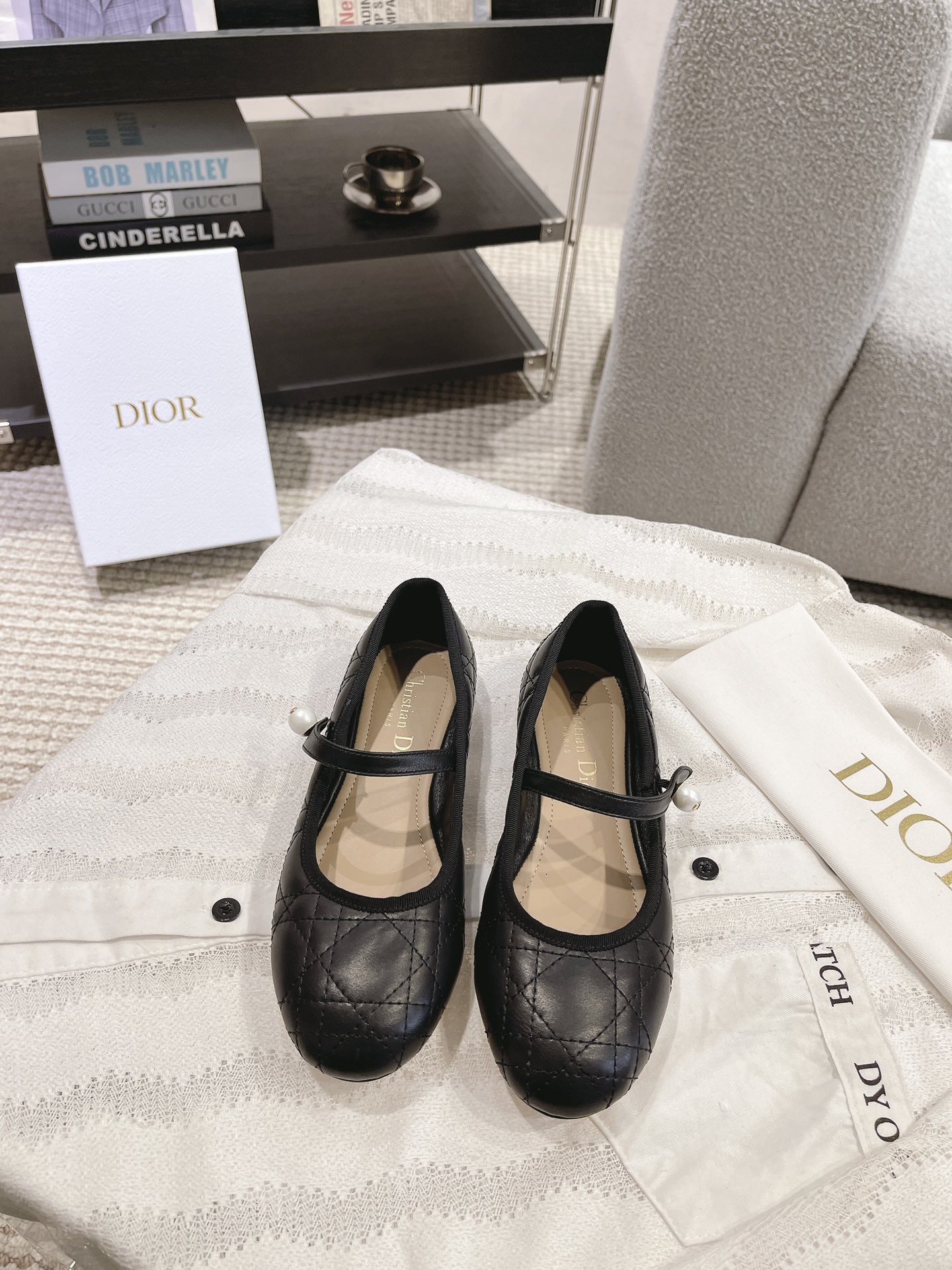 디올(DIOR) 진주 까나쥬 발레리나 플랫 신발