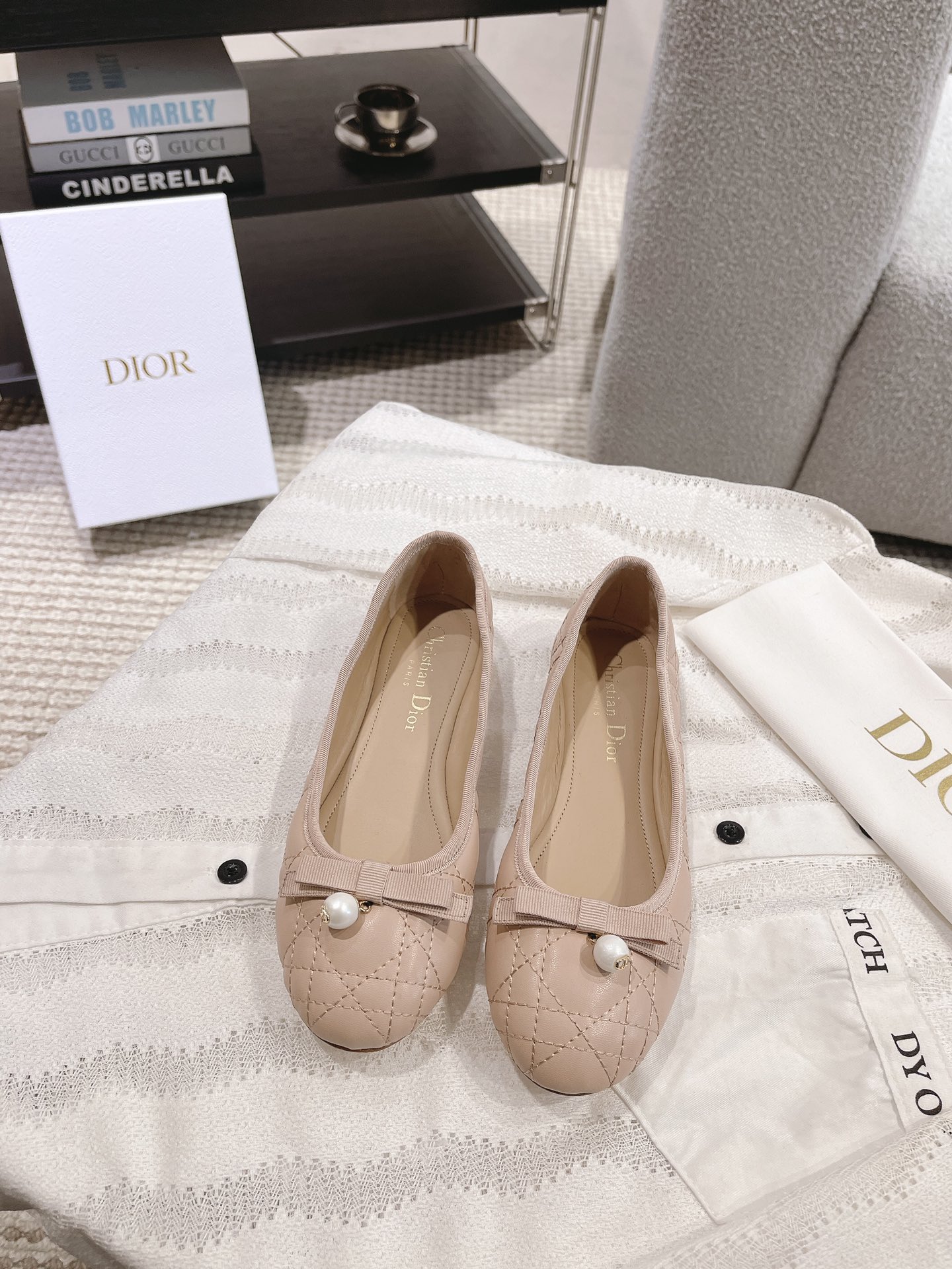 디올(DIOR) 까나쥬 발레리나 플랫 신발