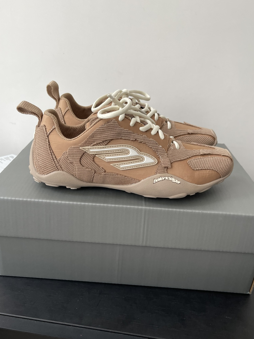 발렌시아가(Balenciaga) Ultra 로우탑 스니커즈 신발