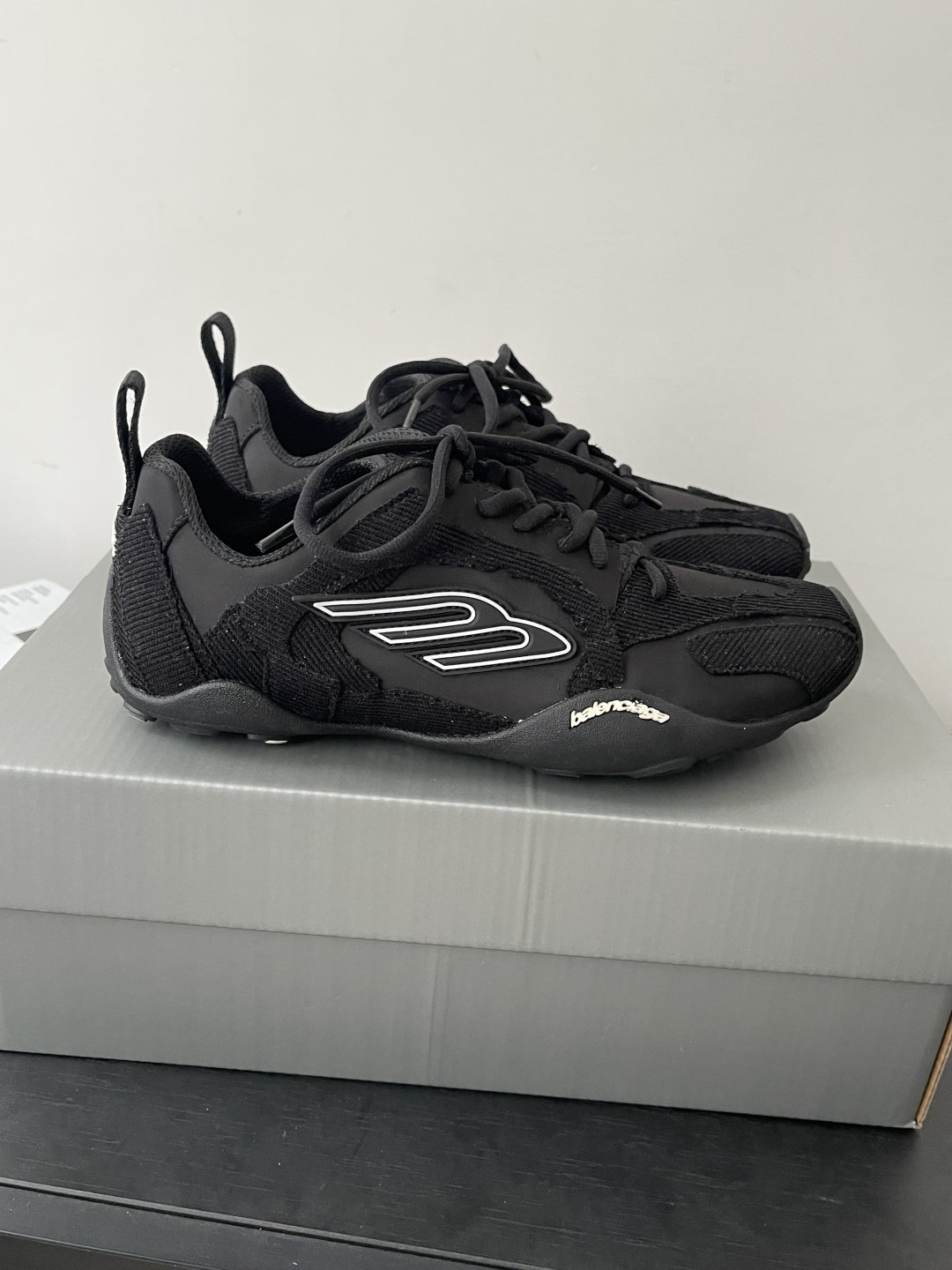 발렌시아가(Balenciaga) Ultra 로우탑 스니커즈 신발