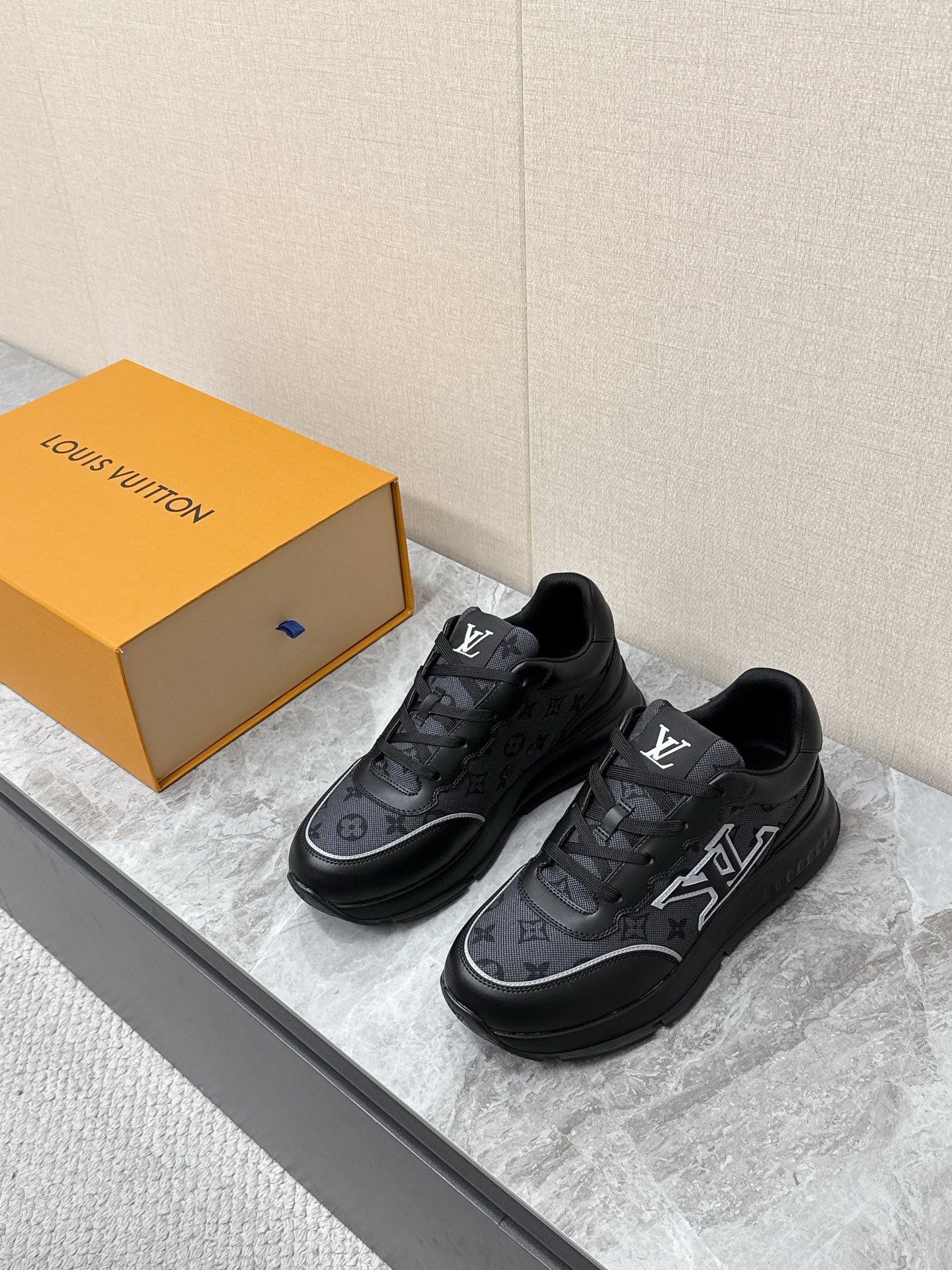 루이비통(LV) 레트로 러너 스니커즈 신발