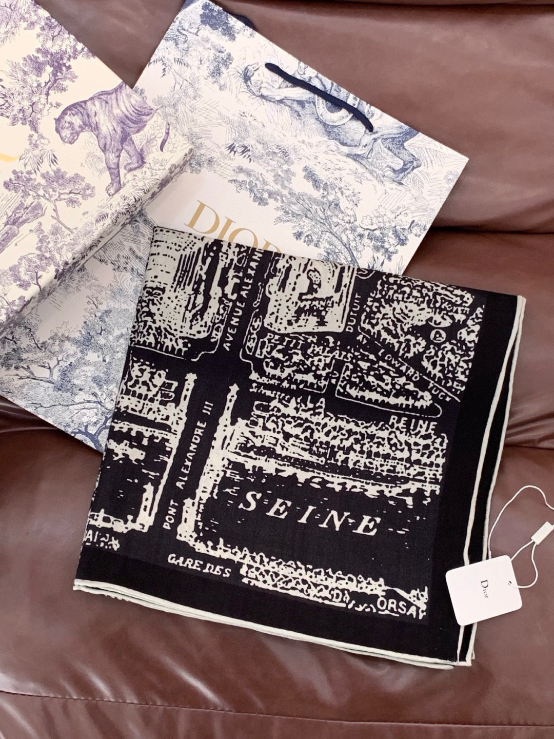 디올(DIOR) 파리 맵 실크 스퀘어 목도리 스카프