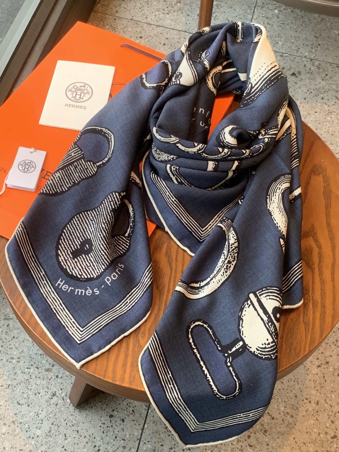 에르메스(HERMES) 캐시미어 실크 숄 목도리 스카프