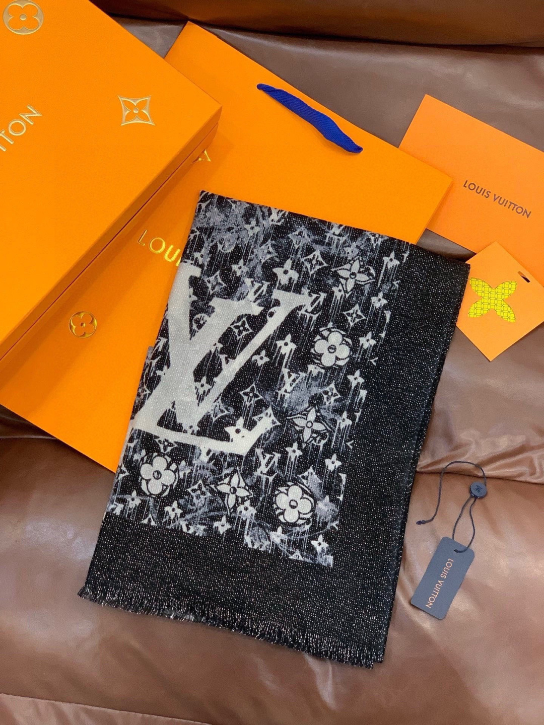 루이비통(LV) 모노그램 캐시미어 롱 스카프 목도리 스카프