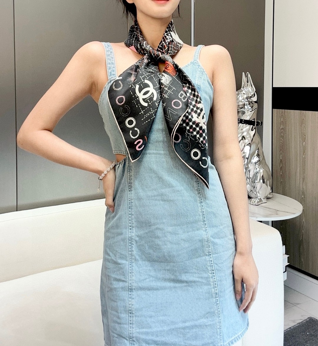 샤넬(CHANEL) 캉봉 실크 스퀘어 목도리 스카프