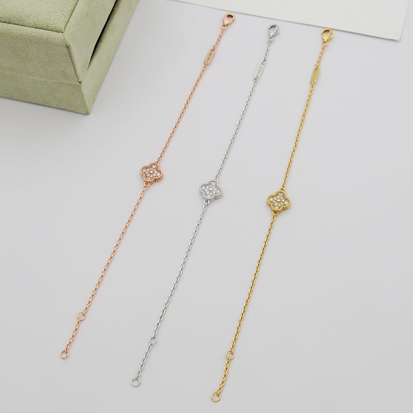 반클리프 아펠((Van Cleef & Arpels) 미니 클로버 팔찌 악세사리