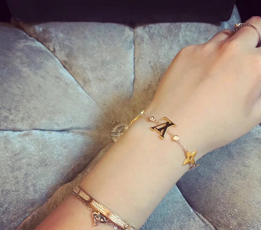 루이비통(LV) 모노그램 팔찌 악세사리