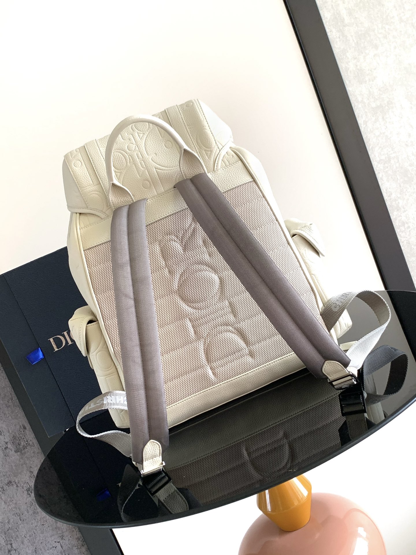 Dior CD 디올 힛 더 로드(Hit The Road) 블랙 그래비티 플랩 백팩 가방