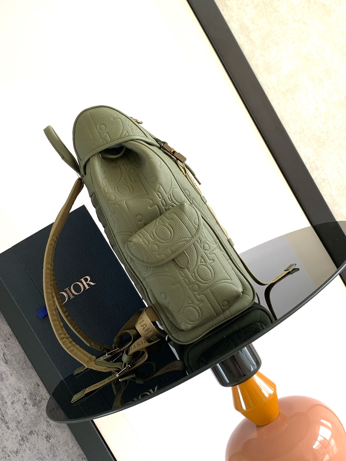 Dior CD 디올 힛 더 로드(Hit The Road) 블랙 그래비티 플랩 백팩 가방