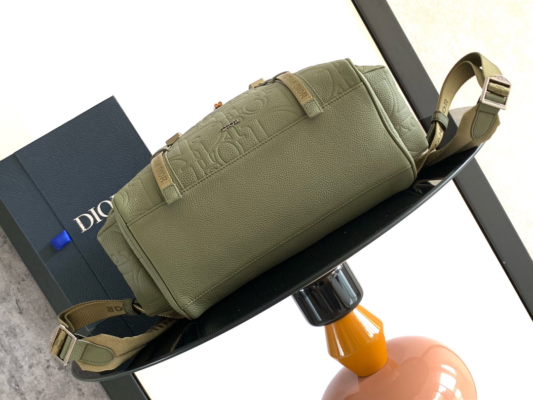 Dior CD 디올 힛 더 로드(Hit The Road) 블랙 그래비티 플랩 백팩 가방