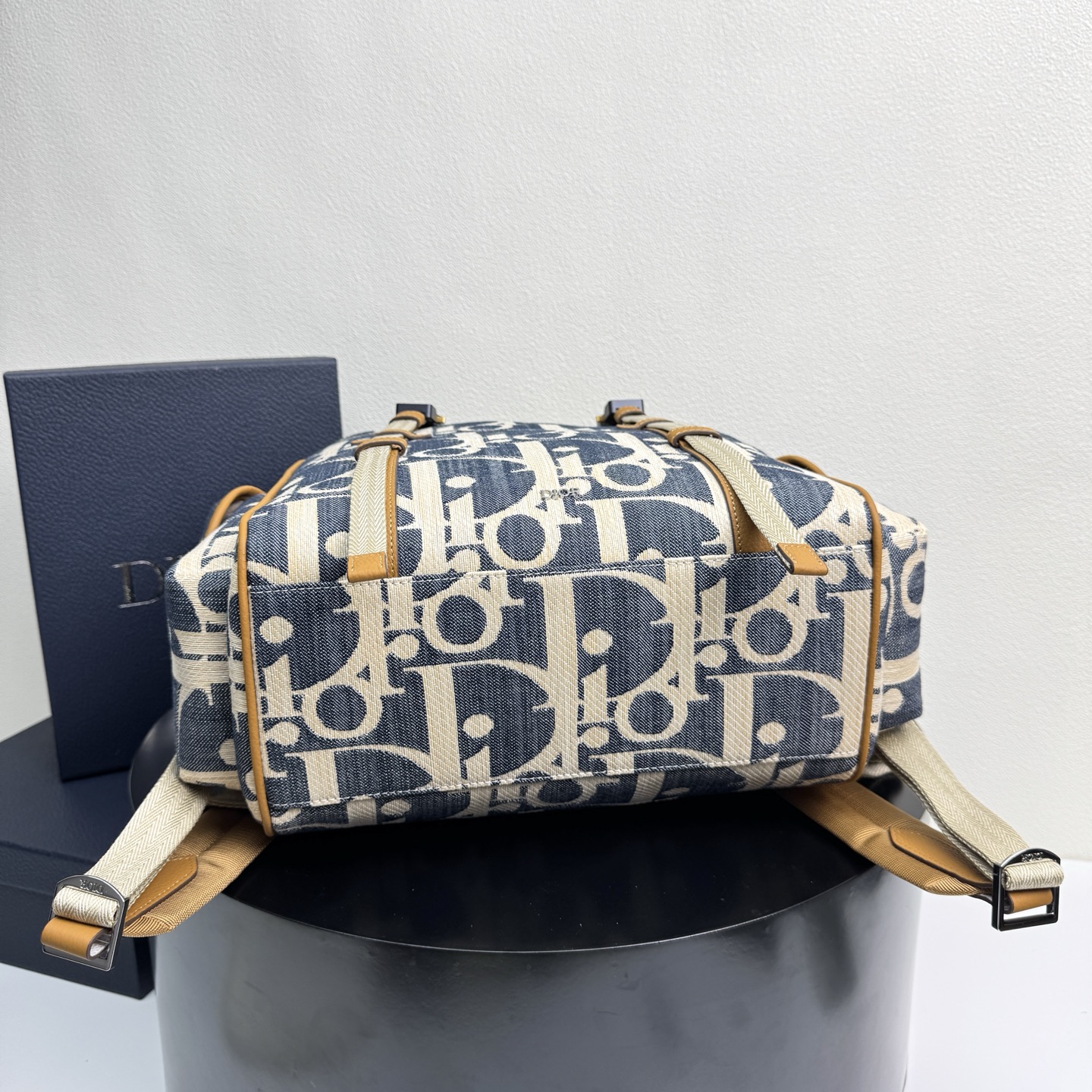 Dior CD 디올 힛 더 로드(Hit The Road) 오블리크 라피아 데님 백팩 가방