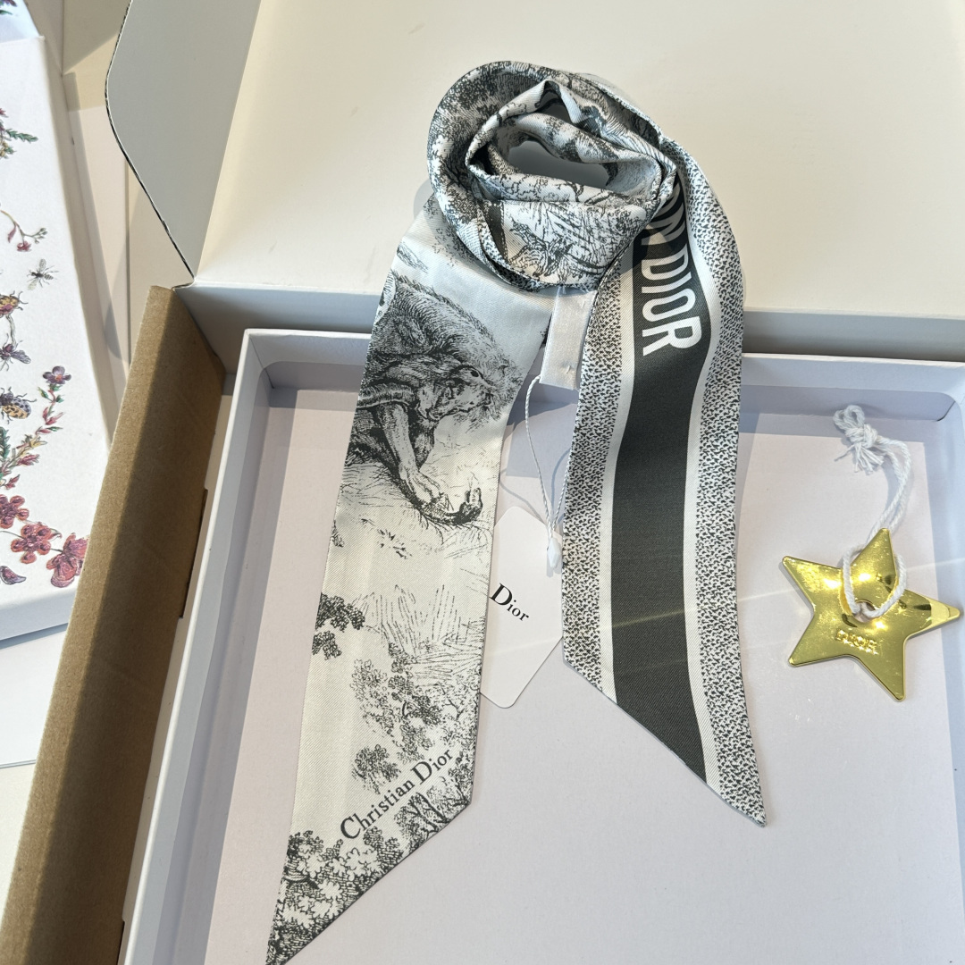 디올(DIOR) 오블리크 실크 트윌리 목도리 스카프