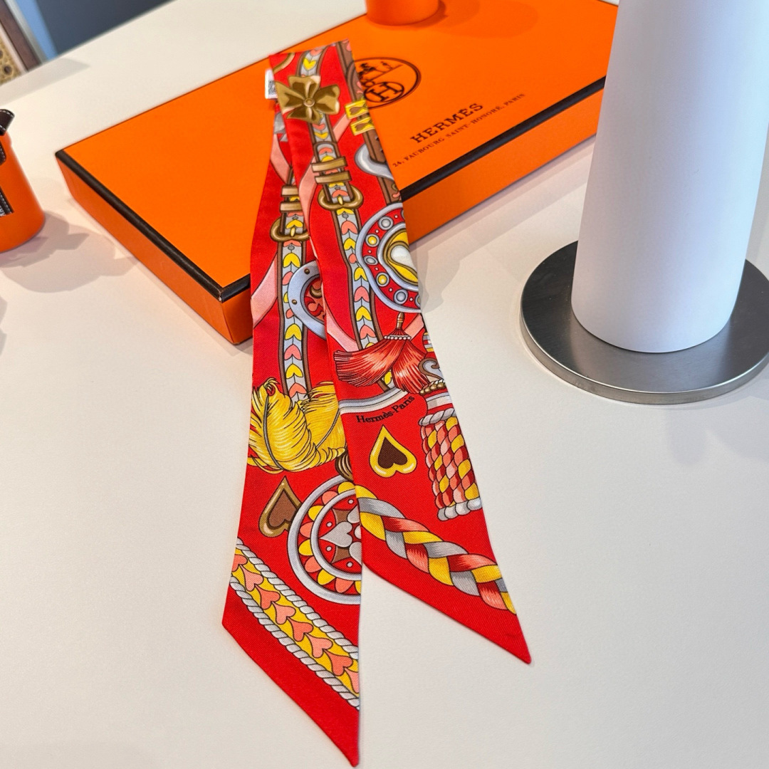 에르메스(HERMES) 하트 안장 트윌리 실크 목도리 스카프