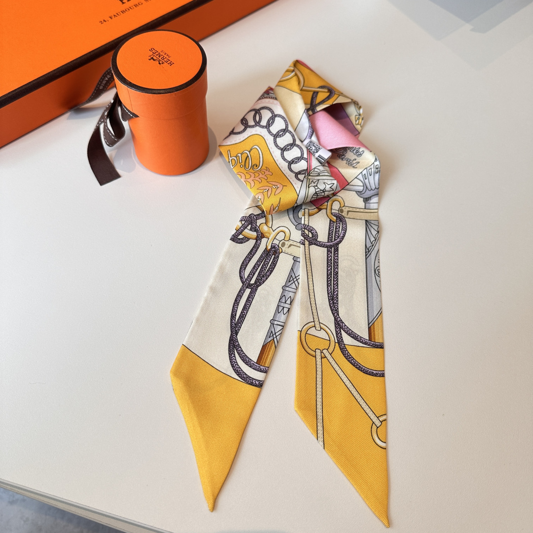 에르메스(HERMES) 행진 트윌리 실크 목도리 스카프