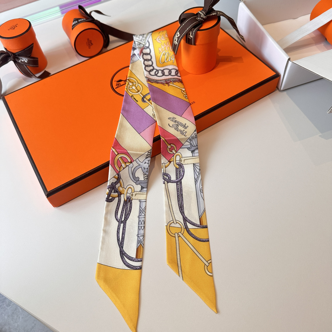 에르메스(HERMES) 행진 트윌리 실크 목도리 스카프