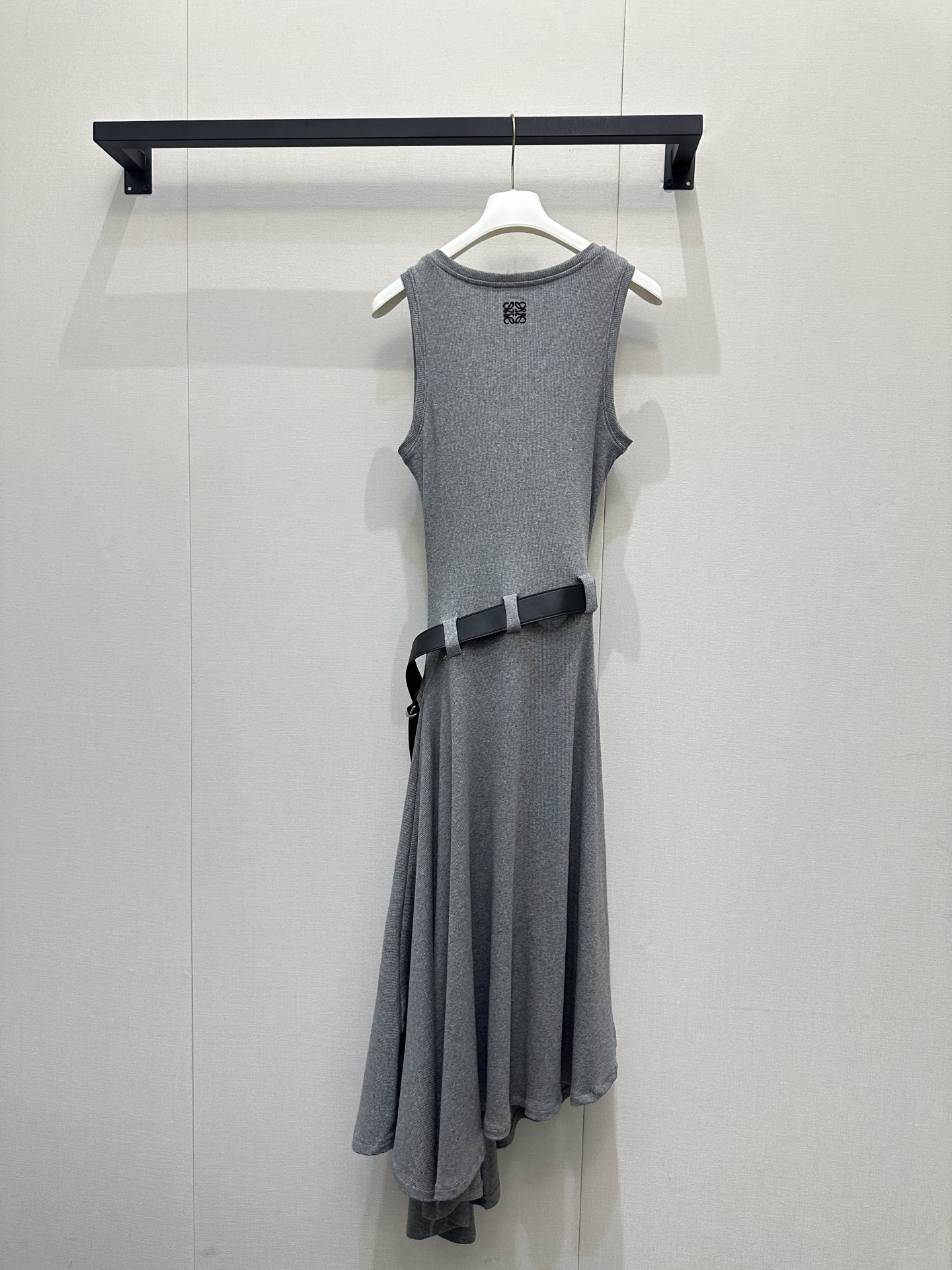 로에베(LOEWE) 플리츠 벨트 슬리브리스 원피스 의류