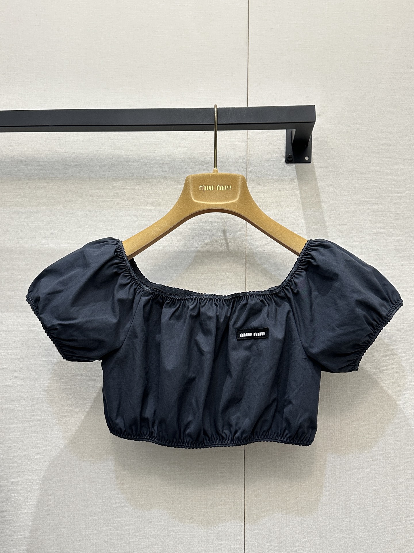 미우미우(MIU MIU) 네이비 퍼프 크롭 블라우스 의류
