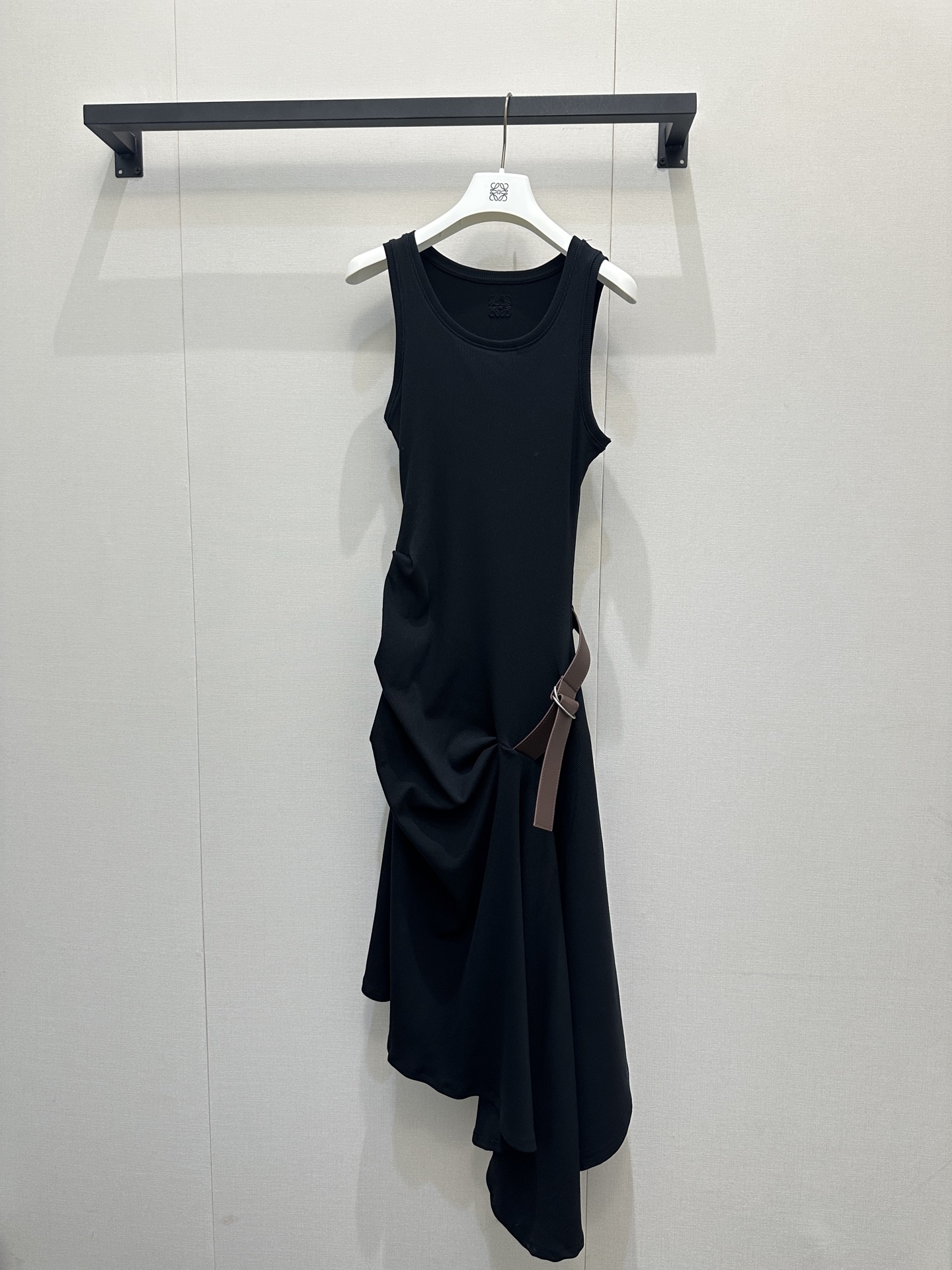 로에베(LOEWE) 플리츠 벨트 슬리브리스 원피스 의류