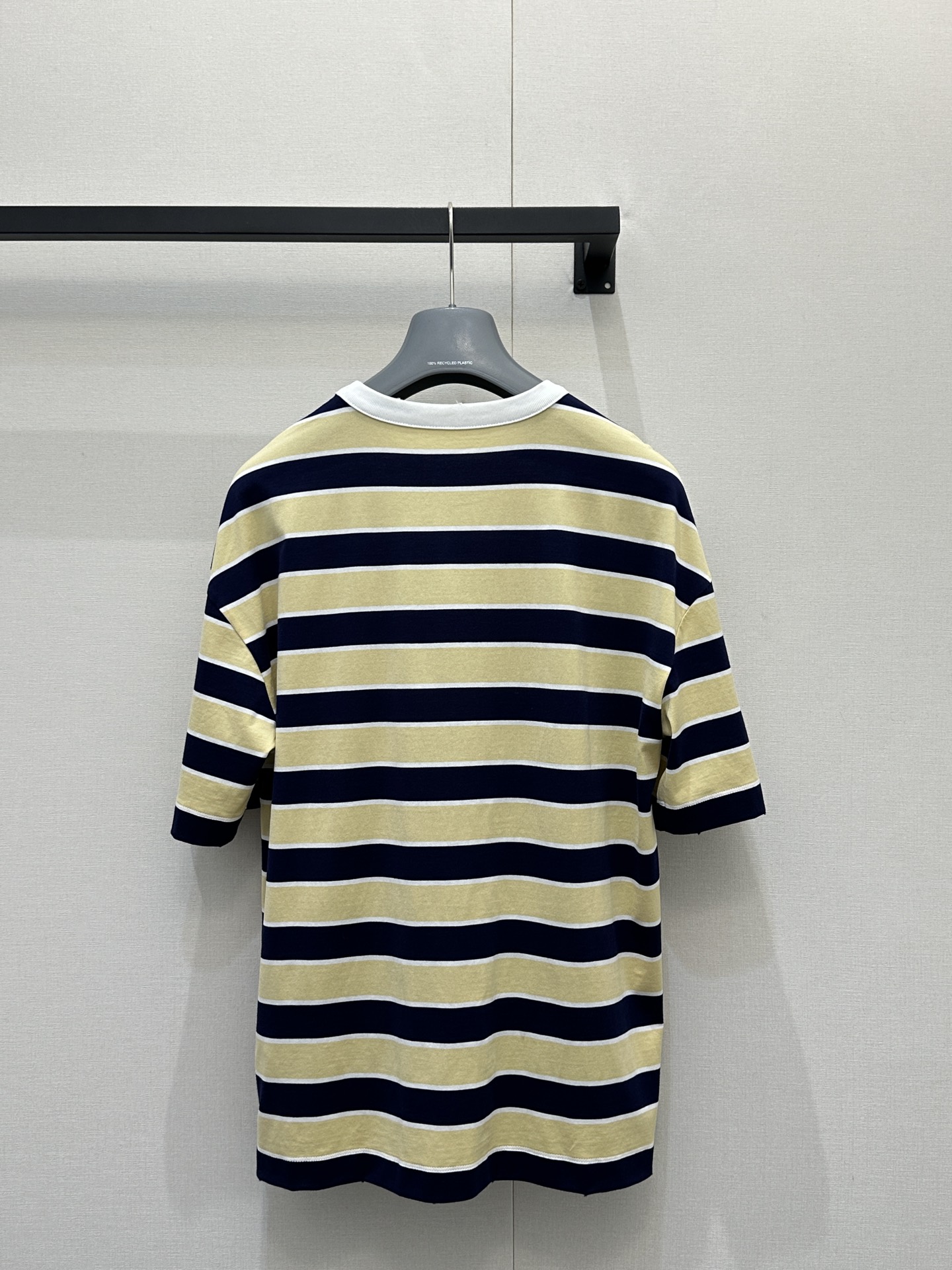 프라다(PRADA) 스트라이프 라운드넥 반팔 티셔츠 의류