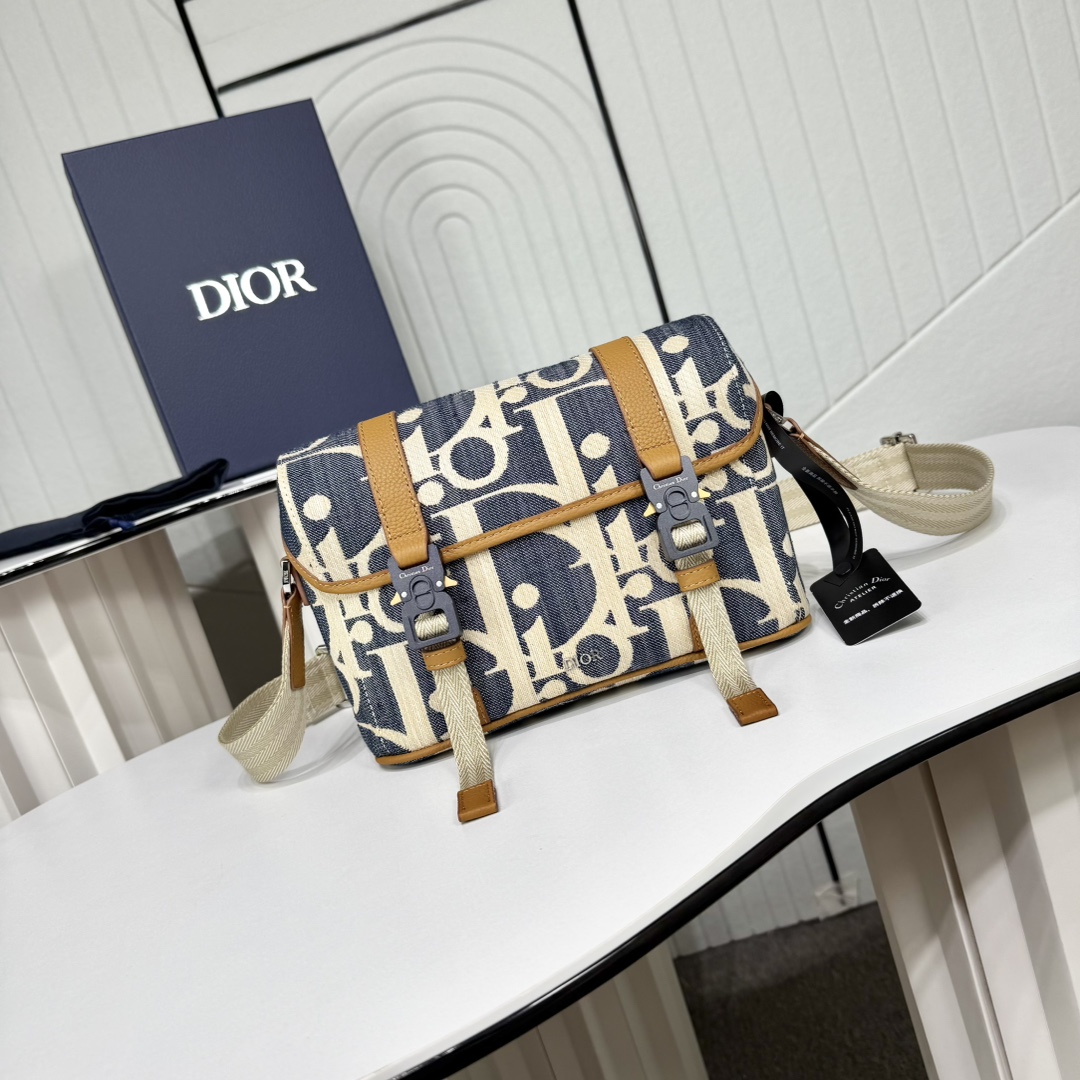 Dior CD 디올 히트 더 로드(Hit The Road) 플랩 메신저백 (라피아 효과 오블리크 데님) 크로스백 가방