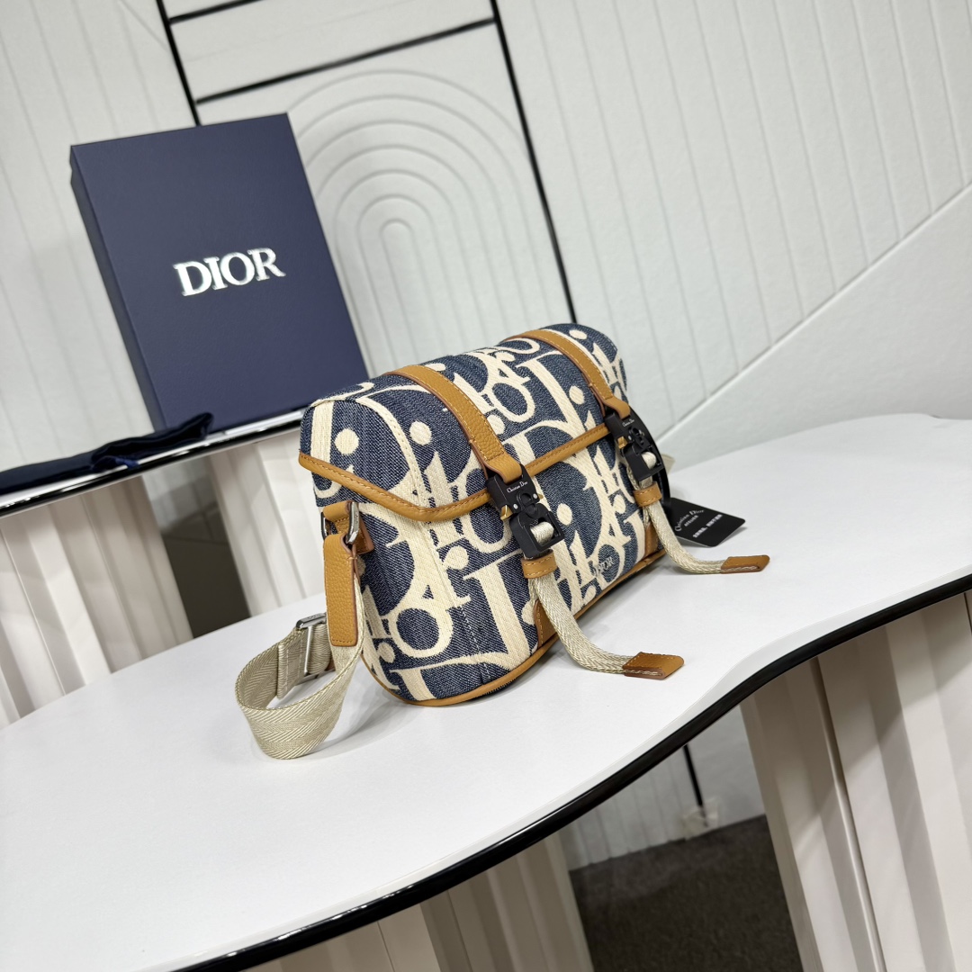 Dior CD 디올 히트 더 로드(Hit The Road) 플랩 메신저백 (라피아 효과 오블리크 데님) 크로스백 가방