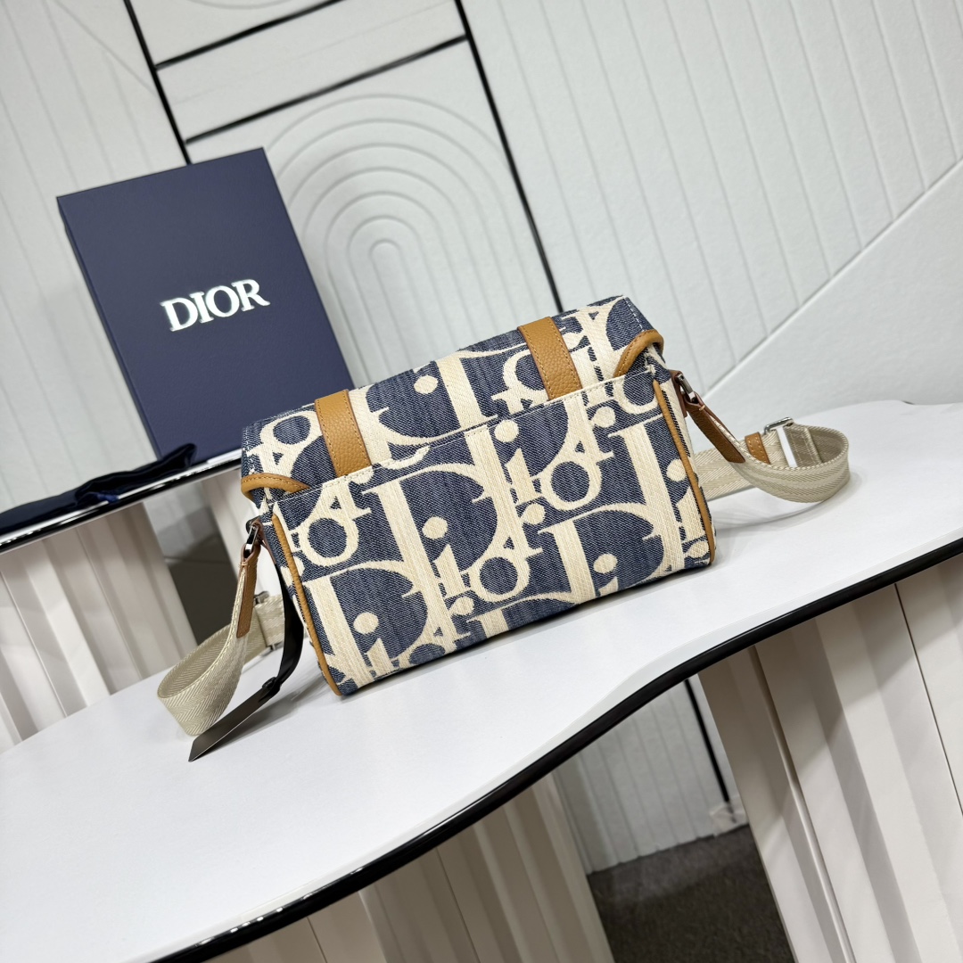 Dior CD 디올 히트 더 로드(Hit The Road) 플랩 메신저백 (라피아 효과 오블리크 데님) 크로스백 가방