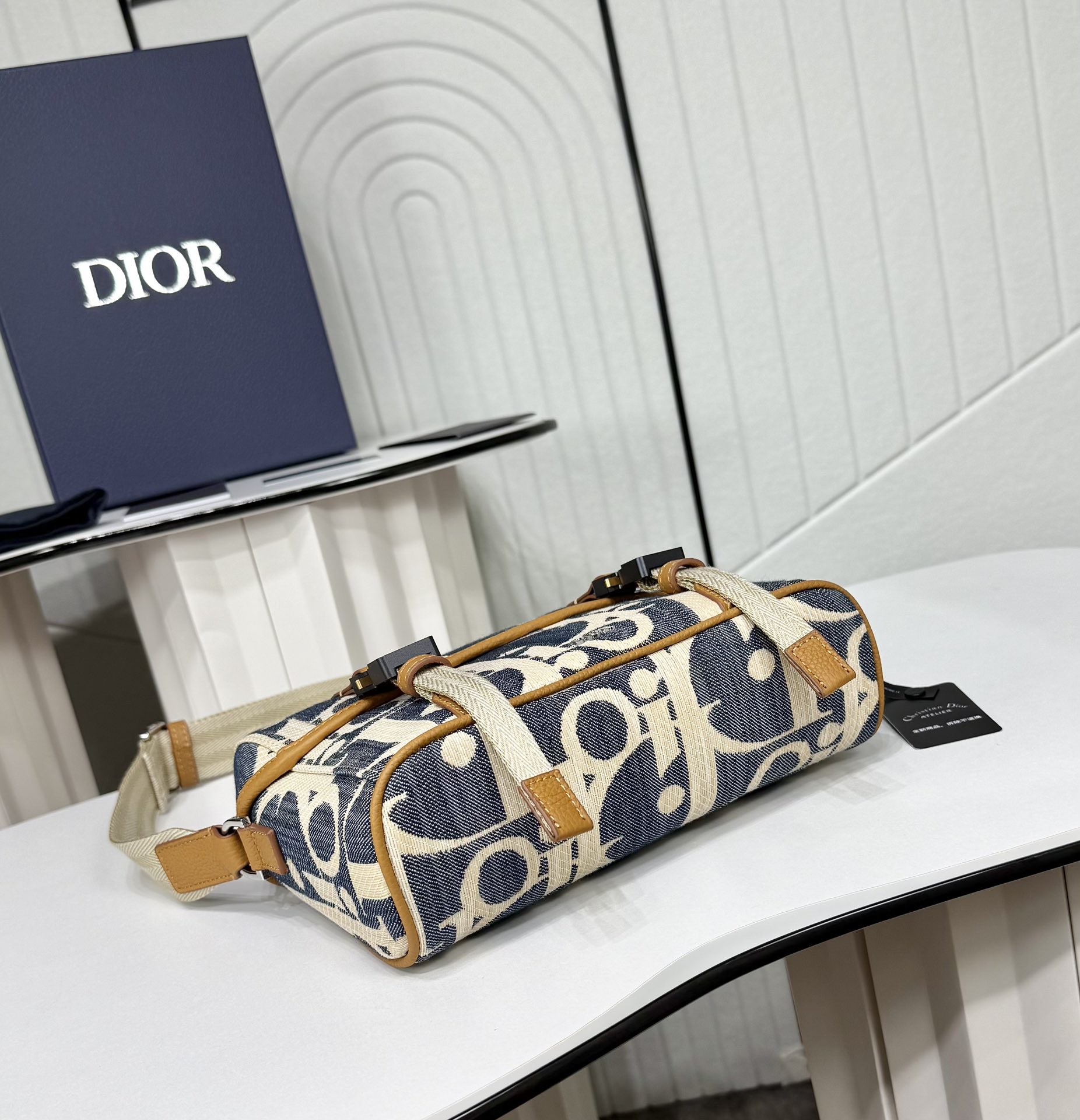 Dior CD 디올 히트 더 로드(Hit The Road) 플랩 메신저백 (라피아 효과 오블리크 데님) 크로스백 가방