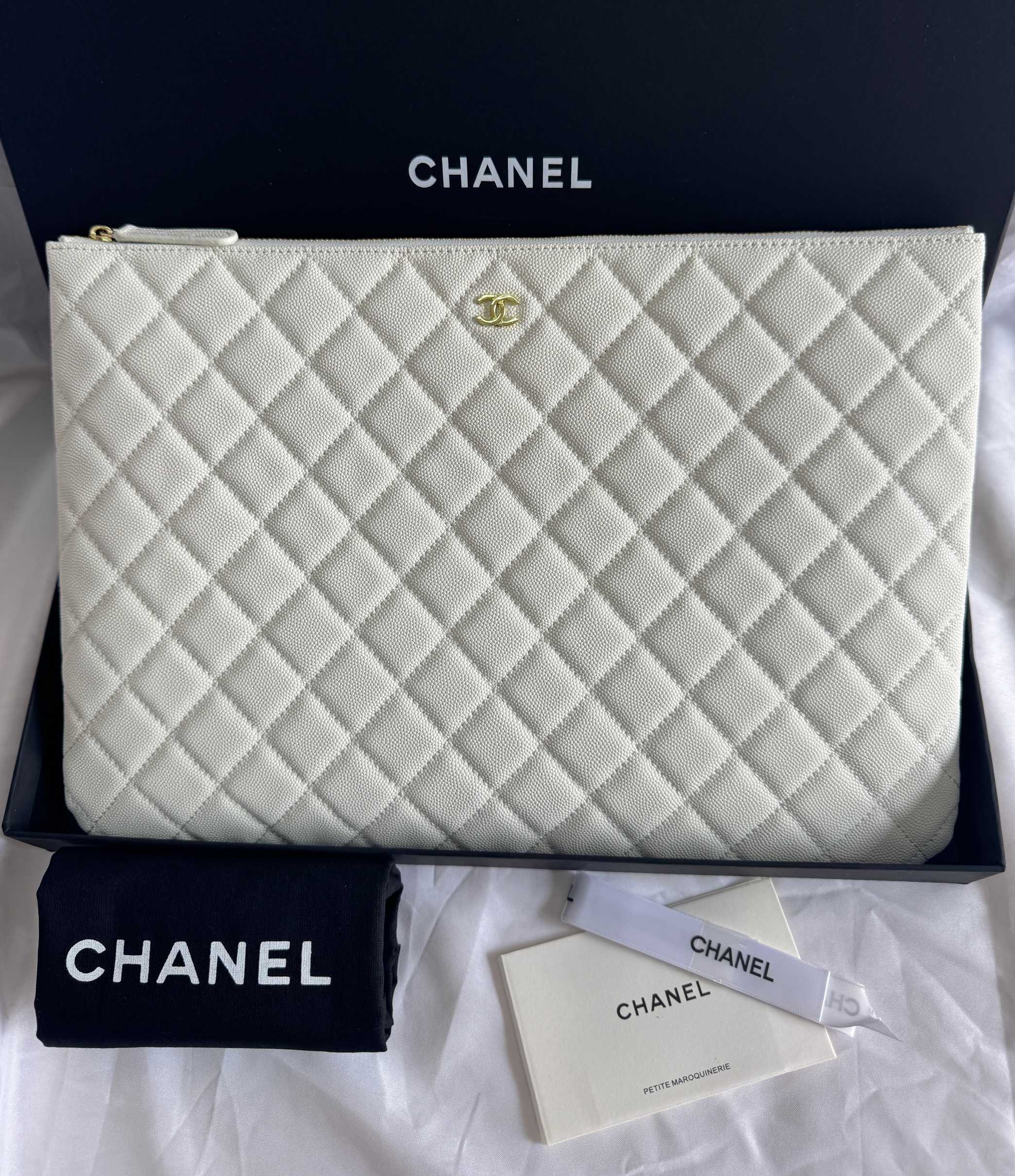 Chanel 샤넬 클래식 라지 지퍼 파우치 (클래식 퀼팅 뉴 클러치) 금장 가방
