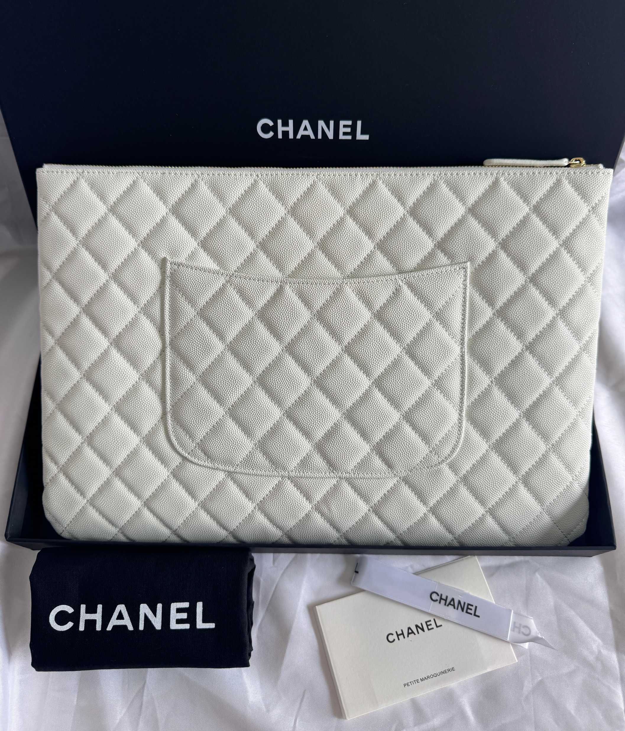 Chanel 샤넬 클래식 라지 지퍼 파우치 (클래식 퀼팅 뉴 클러치) 금장 가방