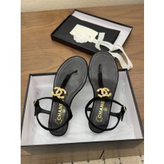 샤넬(CHANEL) 쥬얼 장식 쪼리 샌들 신발