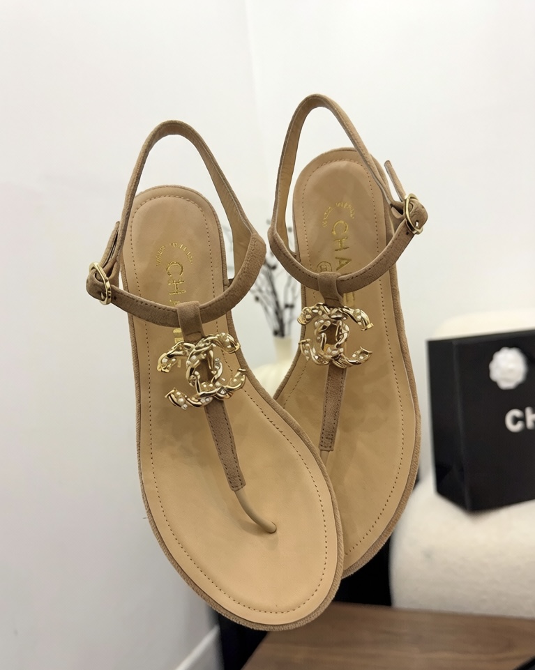 샤넬(CHANEL) 쥬얼 장식 쪼리 샌들 신발