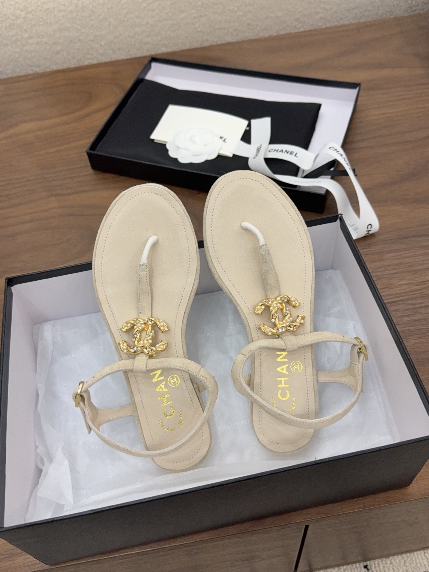 샤넬(CHANEL) 쥬얼 장식 쪼리 샌들 신발