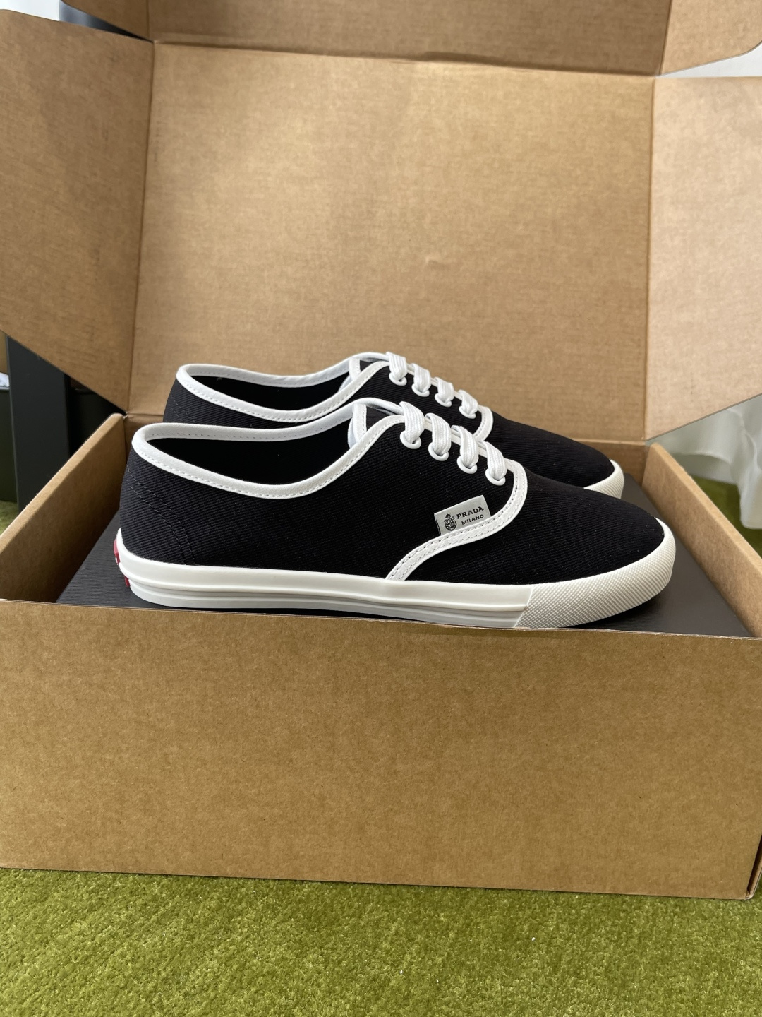 프라다(PRADA) 레트로 캔버스 스니커즈 신발