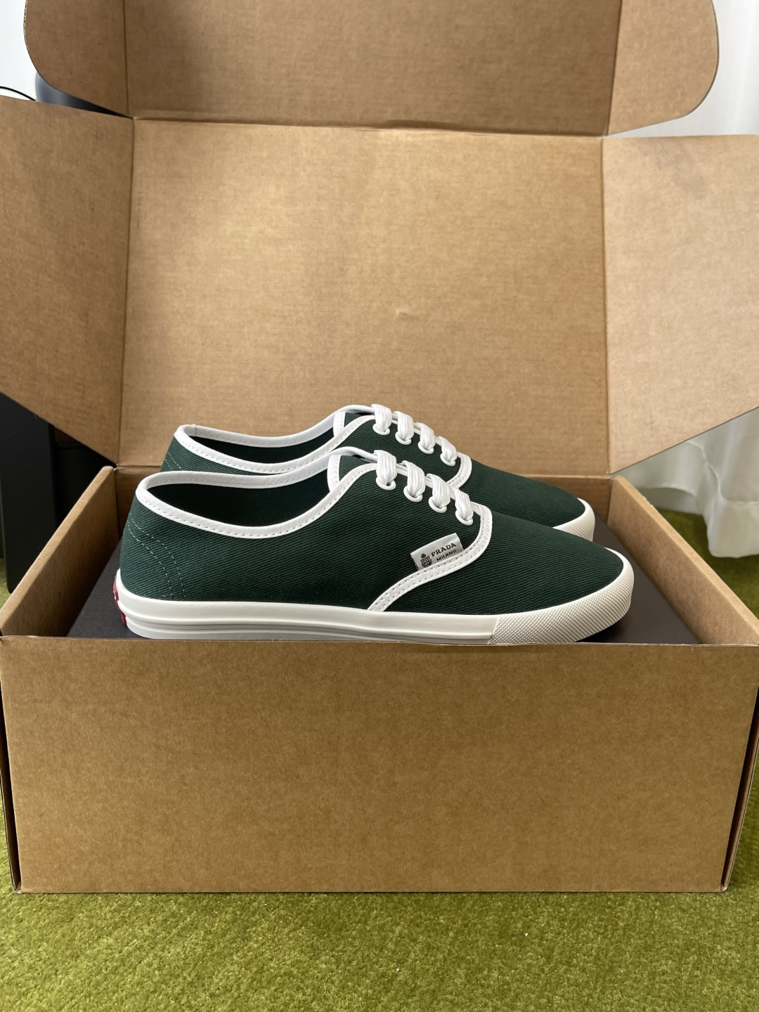 프라다(PRADA) 레트로 캔버스 스니커즈 신발