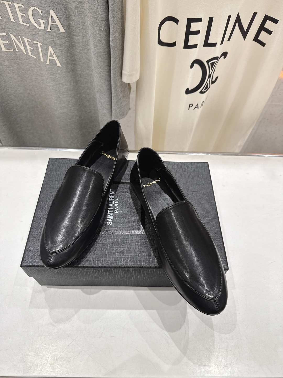 생로랑(SAINT LAURENT) 플랫 마리제 로퍼 신발