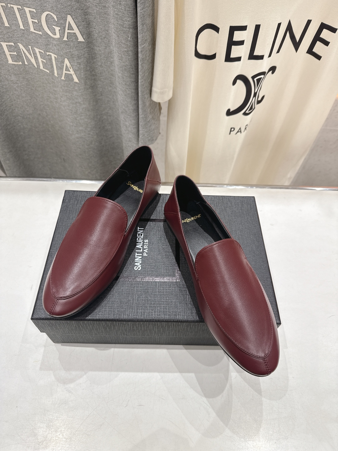 생로랑(SAINT LAURENT) 플랫 마리제 로퍼 신발