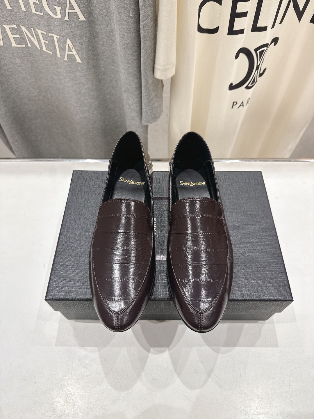 생로랑(SAINT LAURENT) 플랫 마리제 로퍼 신발