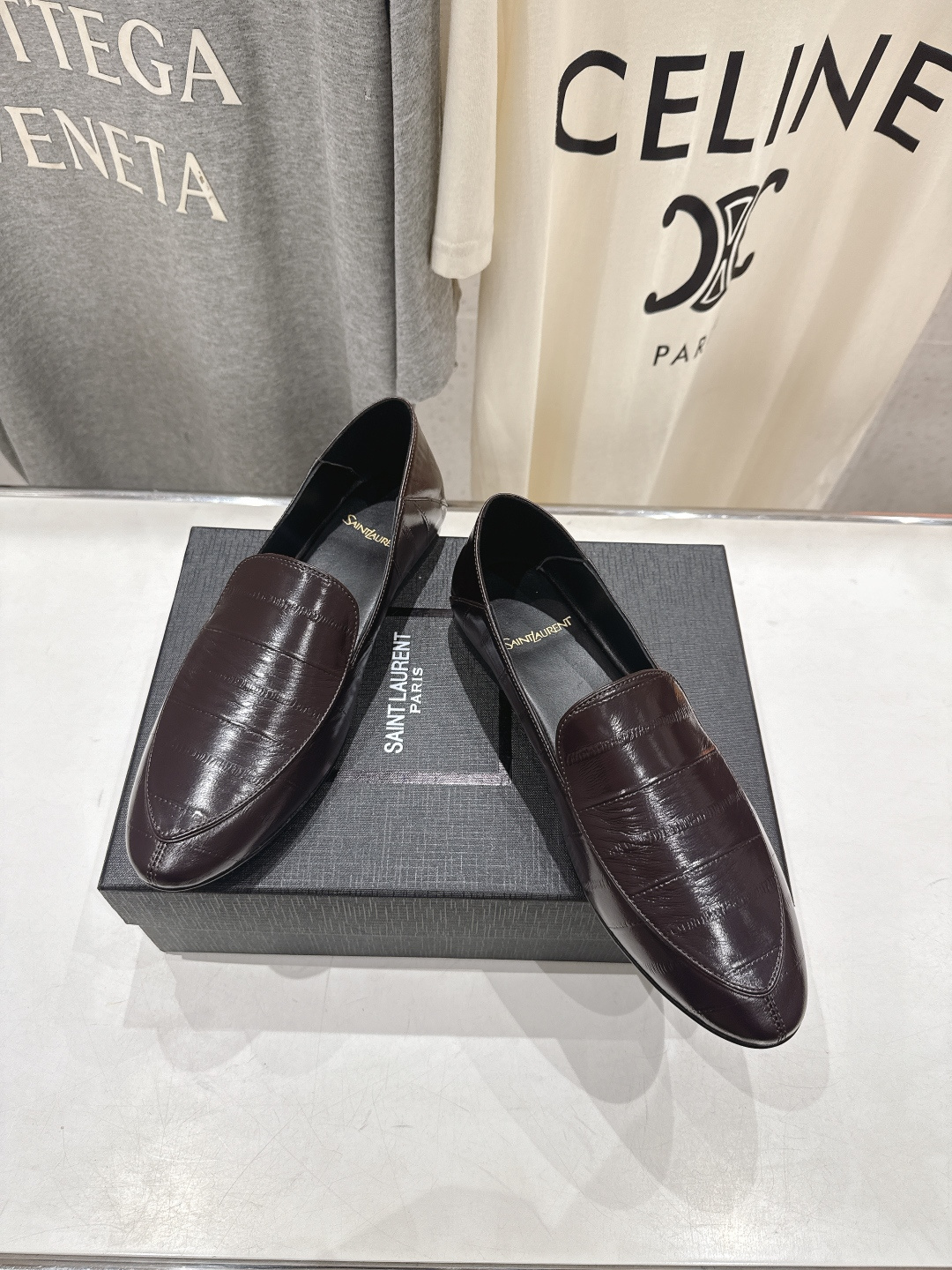 생로랑(SAINT LAURENT) 플랫 마리제 로퍼 신발