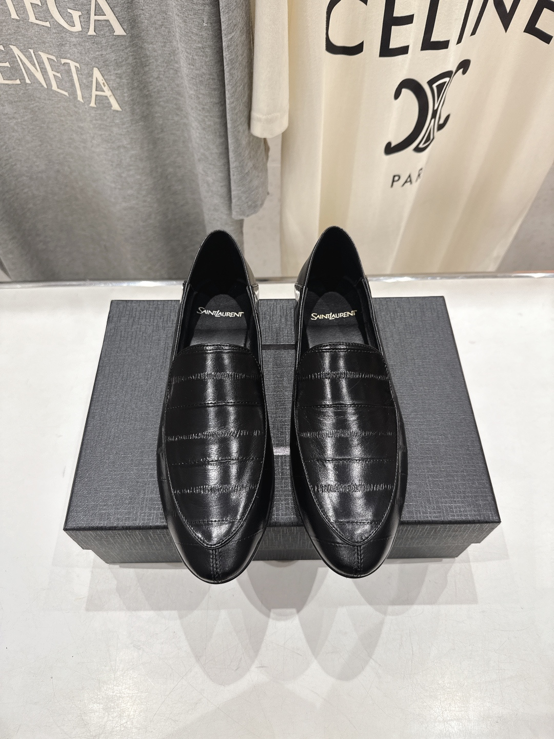 생로랑(SAINT LAURENT) 플랫 마리제 로퍼 신발