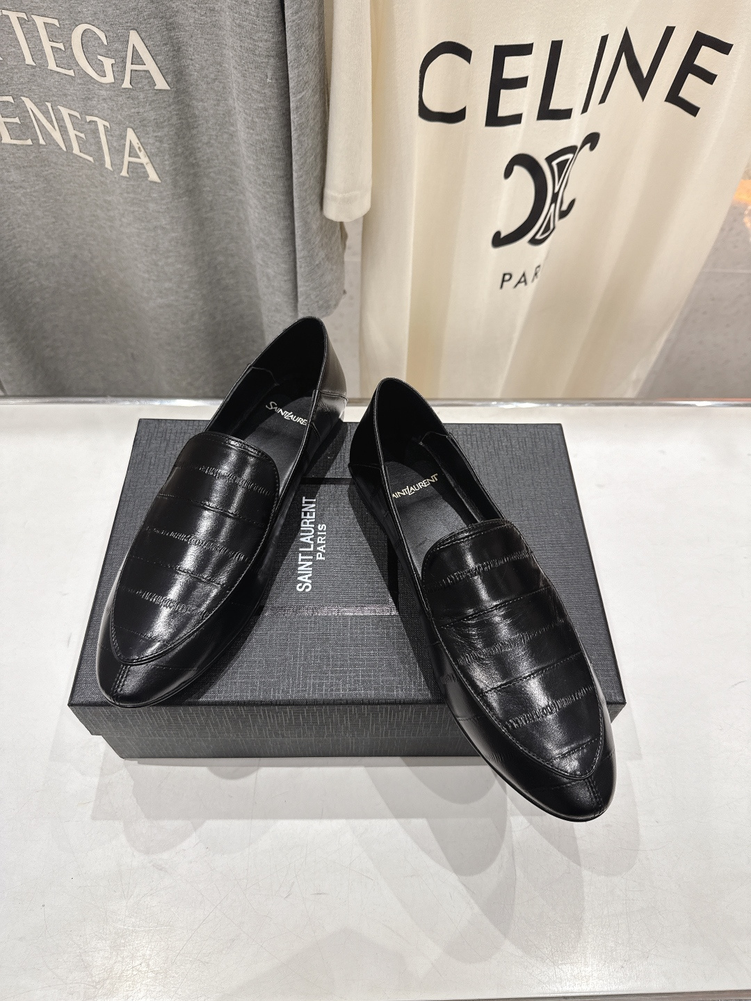 생로랑(SAINT LAURENT) 플랫 마리제 로퍼 신발