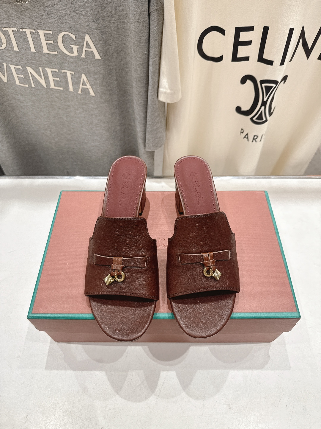 로로피아나(Loro Piana) 플랫 슬리퍼 샌들 신발