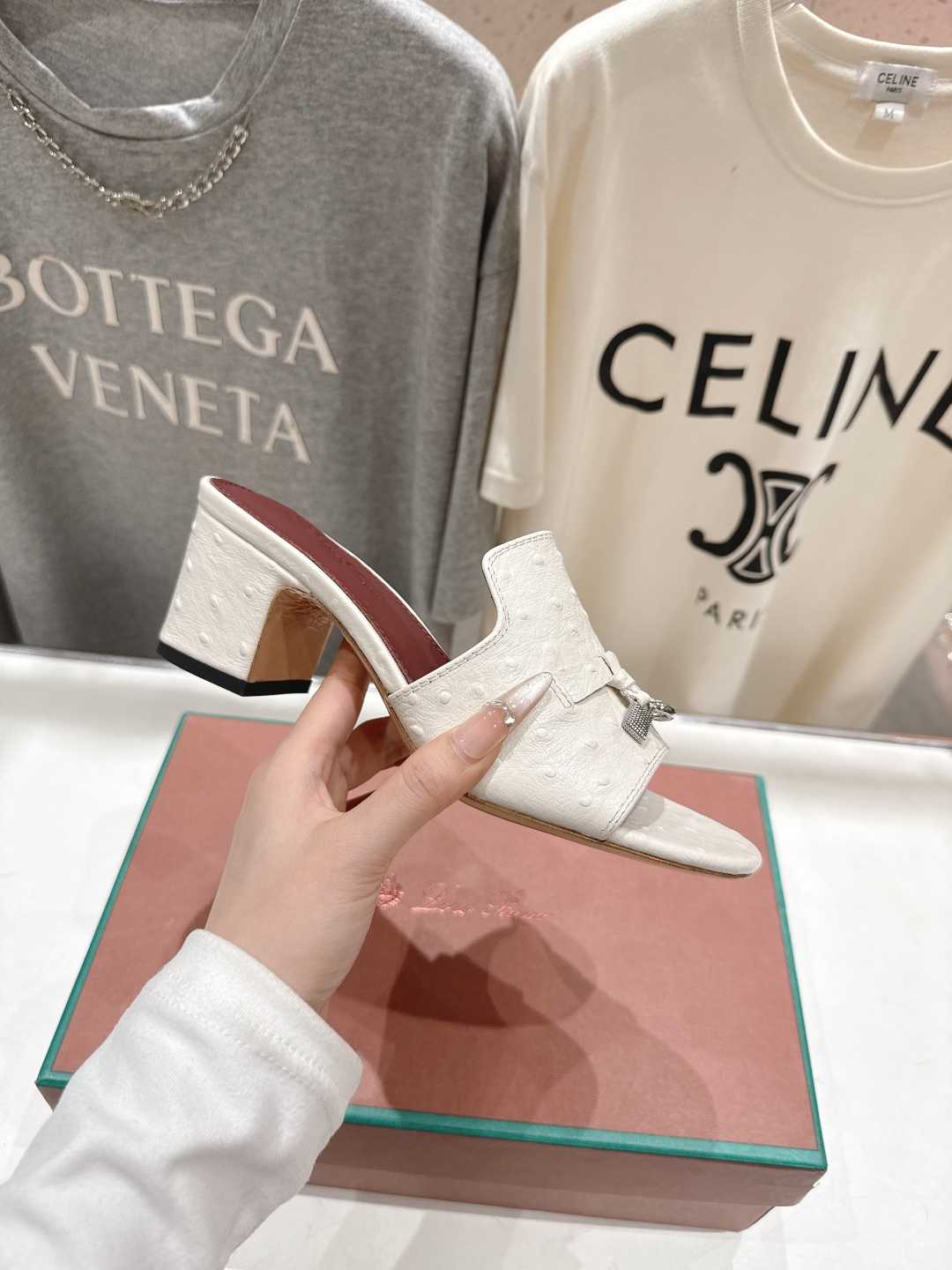 로로피아나(Loro Piana) 플랫 슬리퍼 샌들 신발