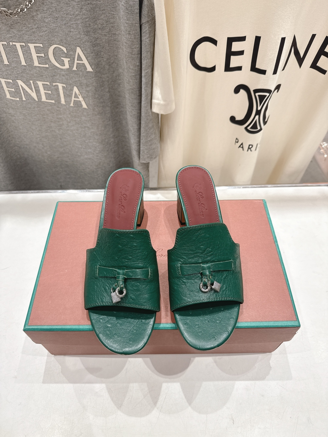 로로피아나(Loro Piana) 플랫 슬리퍼 샌들 신발